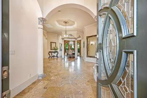 Entry Way - 3430 Nadine St, Carmichael, CA 95608 photo 2 of 6