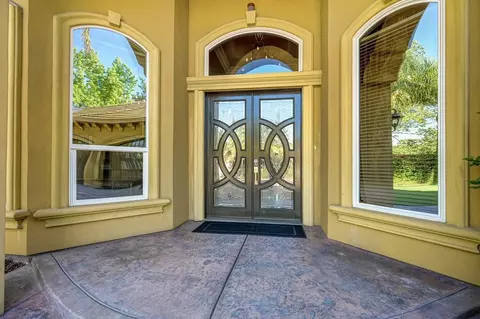Entry Way - 3430 Nadine St, Carmichael, CA 95608 photo 1 of 6