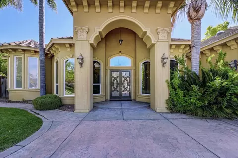 Exterior - 3430 Nadine St, Carmichael, CA 95608 photo 2 of 15