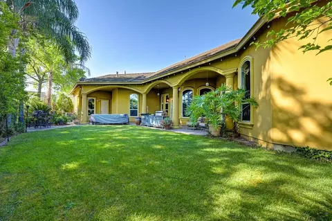 Exterior - 3430 Nadine St, Carmichael, CA 95608 photo 10 of 15