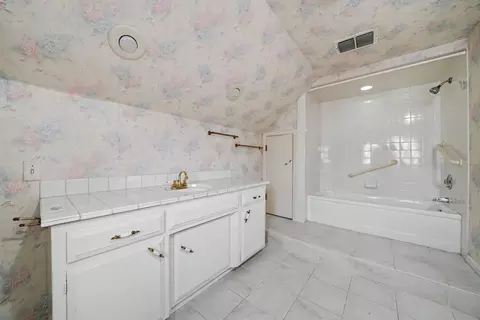 Bath - 440 Stasal Ave, Jackson, CA 95642 photo 2 of 5