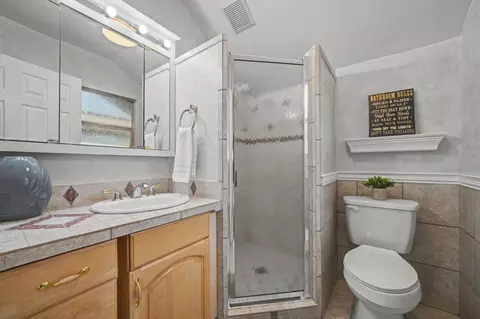 Bath - 450 Lakeview Rd, Copperopolis, CA 95228 photo 8 of 9