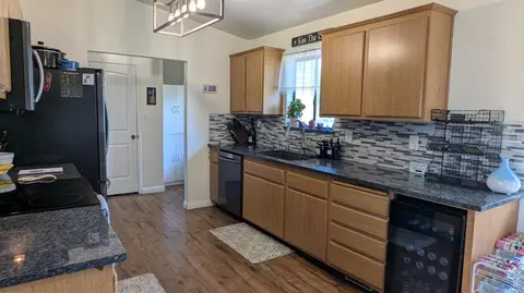 Kitchen - 6949 Eric Ln, Wheatland, CA 95692 photo 5 of 5