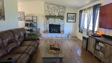 Living - 6949 Eric Ln, Wheatland, CA 95692 photo 2 of 4