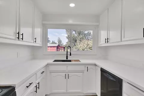 Kitchen - 4128 George Ave, Olivehurst, CA 95961 photo 4 of 7