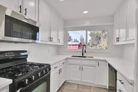 Kitchen - 4128 George Ave, Olivehurst, CA 95961 photo 3 of 7