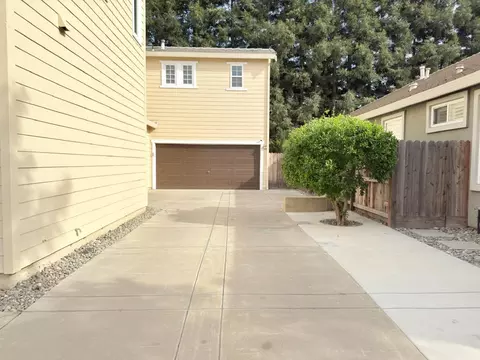 Exterior - 1463 Estrella Way, Turlock, CA 95382 photo 2 of 5