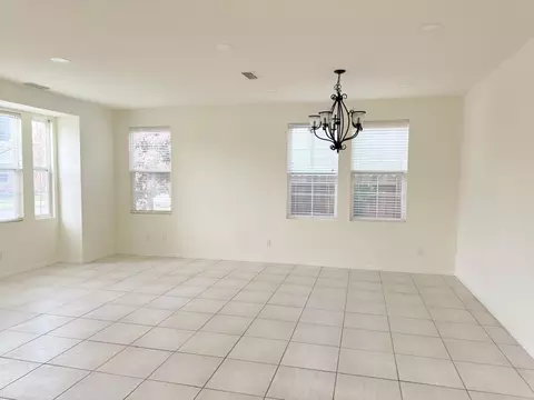 Living - 1463 Estrella Way, Turlock, CA 95382 photo 2 of 7