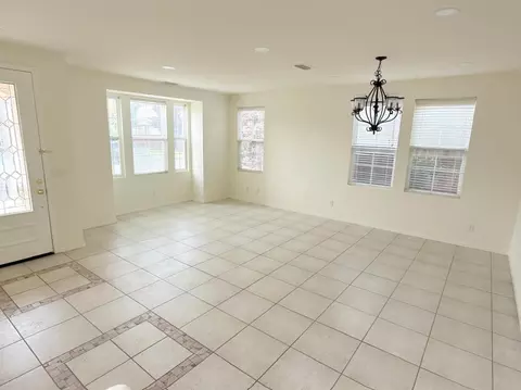 Living - 1463 Estrella Way, Turlock, CA 95382 photo 6 of 7