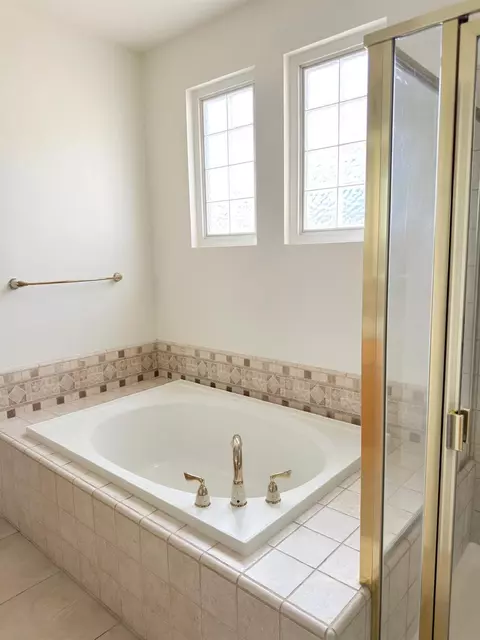 Bath - 1463 Estrella Way, Turlock, CA 95382 photo 7 of 7