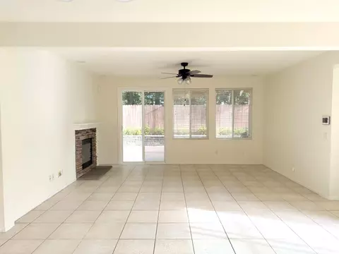 Living - 1463 Estrella Way, Turlock, CA 95382 photo 3 of 7