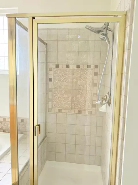 Bath - 1463 Estrella Way, Turlock, CA 95382 photo 6 of 7