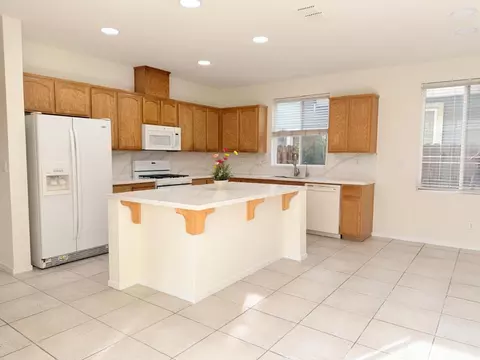 Kitchen - 1463 Estrella Way, Turlock, CA 95382 photo 2 of 4