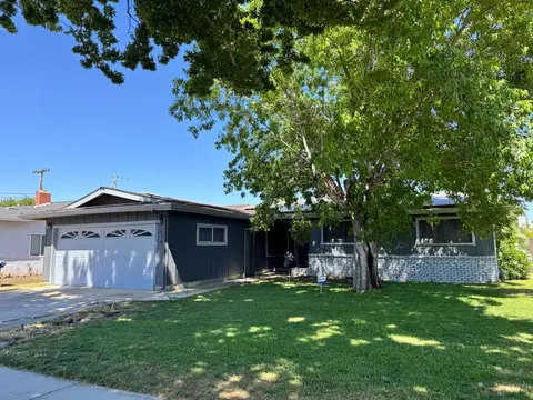 980 Sydney Ln, Merced, CA 95341