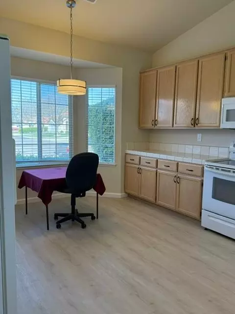 Kitchen - 954 Avenida Real, Ceres, CA 95307 photo 1 of 2