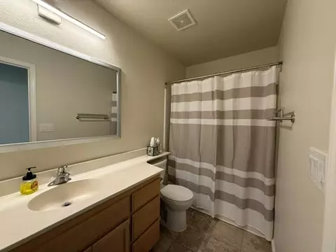 Bath - 954 Avenida Real, Ceres, CA 95307 photo 1 of 4