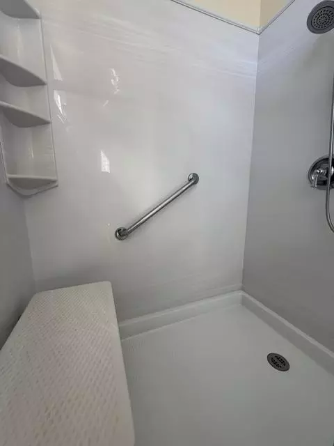 Bath - 954 Avenida Real, Ceres, CA 95307 photo 3 of 4