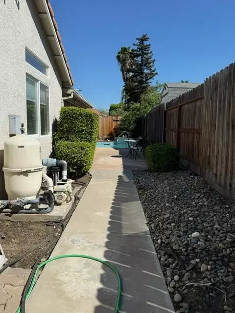 Exterior - 954 Avenida Real, Ceres, CA 95307 photo 7 of 13