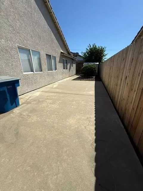 Exterior - 954 Avenida Real, Ceres, CA 95307 photo 6 of 13