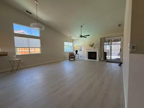 Living - 954 Avenida Real, Ceres, CA 95307 photo 4 of 5
