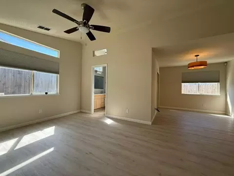 Living - 954 Avenida Real, Ceres, CA 95307 photo 3 of 5