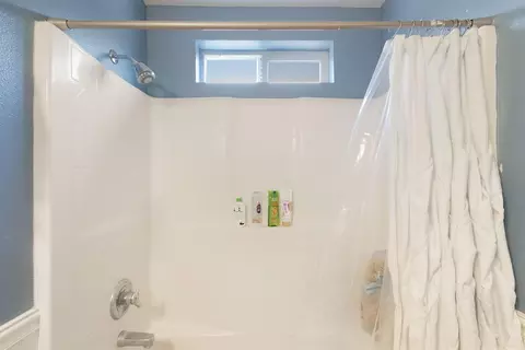 Bath - 1812 1st Ave, Sutter, CA 95982 photo 5 of 7