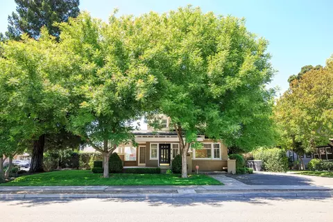 306 California Ave, Oakdale, CA 95361