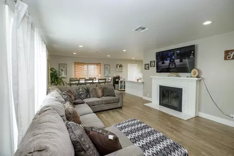 Living - 8712 Yosemite Blvd, Modesto, CA 95357 photo 1 of 3