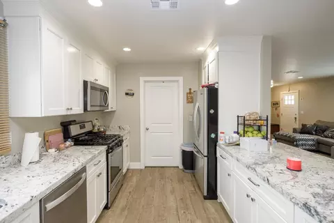 Entry Way - 8712 Yosemite Blvd, Modesto, CA 95357 photo 1 of 2