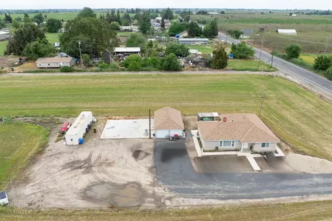 View/Area - 8712 Yosemite Blvd, Modesto, CA 95357 photo 2 of 6