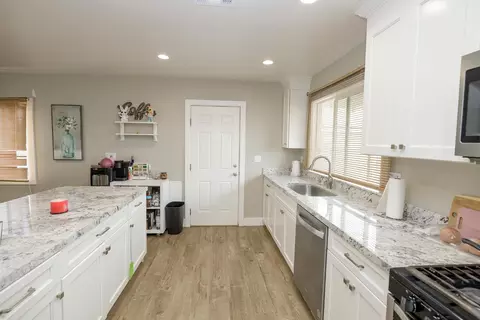 Kitchen - 8712 Yosemite Blvd, Modesto, CA 95357 photo 3 of 3