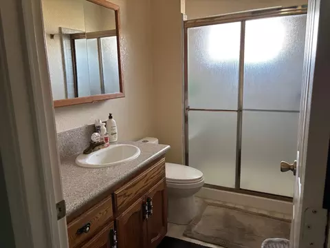 Bath - 1691 Davis St, Ripon, CA 95366 photo 2 of 3