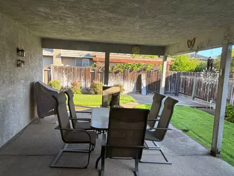 Exterior - 1691 Davis St, Ripon, CA 95366 photo 2 of 6