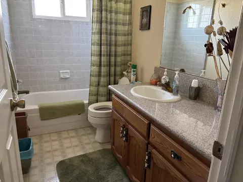 Bath - 1691 Davis St, Ripon, CA 95366 photo 1 of 3