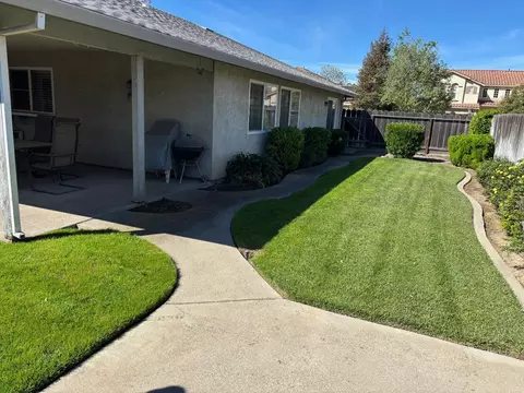 Exterior - 1691 Davis St, Ripon, CA 95366 photo 5 of 6
