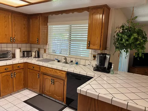 Kitchen - 1691 Davis St, Ripon, CA 95366 photo 3 of 4