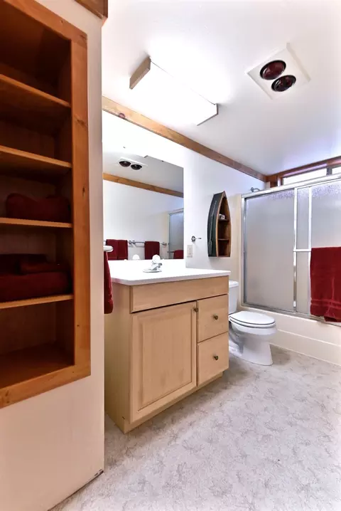 Bath - 127 Summit Level Rd, Dorrington, CA 95223 photo 4 of 5