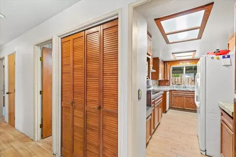 Entry Way - 1424 Rose Ave, Modesto, CA 95355 photo 4 of 4