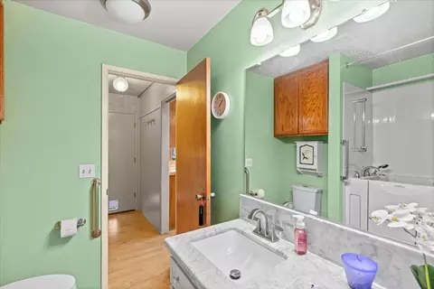 Bath - 1424 Rose Ave, Modesto, CA 95355 photo 3 of 5