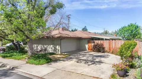 Exterior - 1424 Rose Ave, Modesto, CA 95355 photo 2 of 12