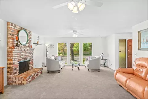 Living - 1424 Rose Ave, Modesto, CA 95355 photo 2 of 5
