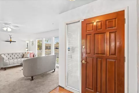 Entry Way - 1424 Rose Ave, Modesto, CA 95355 photo 3 of 4