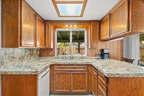 Kitchen - 1424 Rose Ave, Modesto, CA 95355 photo 4 of 5