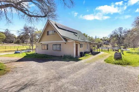 13489 Yorkshire Rd, Groveland, CA 95321