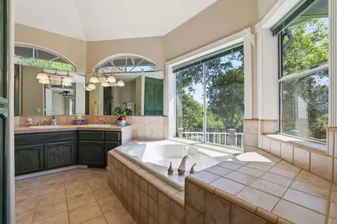 Bath - 3525 Thorson Dr, Placerville, CA 95667 photo 3 of 6