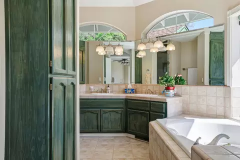 Bath - 3525 Thorson Dr, Placerville, CA 95667 photo 2 of 6
