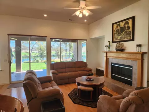Living - 288 Mitchell Lk, Copperopolis, CA 95228 photo 1 of 3