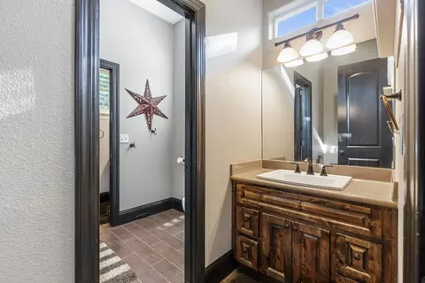 Bath - 29533 E Chapman Way, Escalon, CA 95320 photo 2 of 7