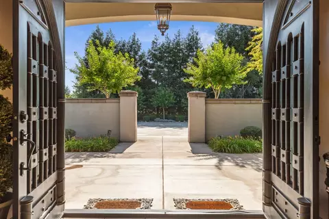 Entry Way - 29533 E Chapman Way, Escalon, CA 95320 photo 2 of 8