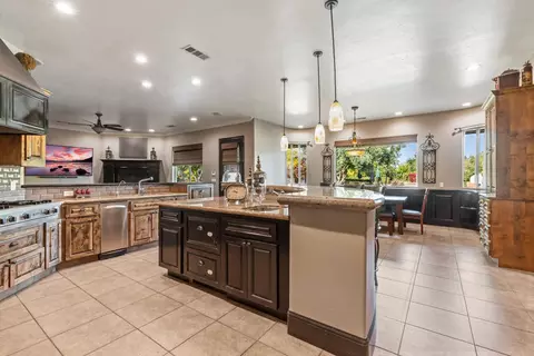 Kitchen - 29533 E Chapman Way, Escalon, CA 95320 photo 5 of 9